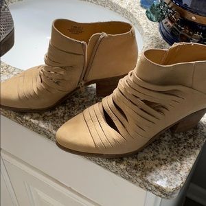 Cream colored lucky brand tan summer booties